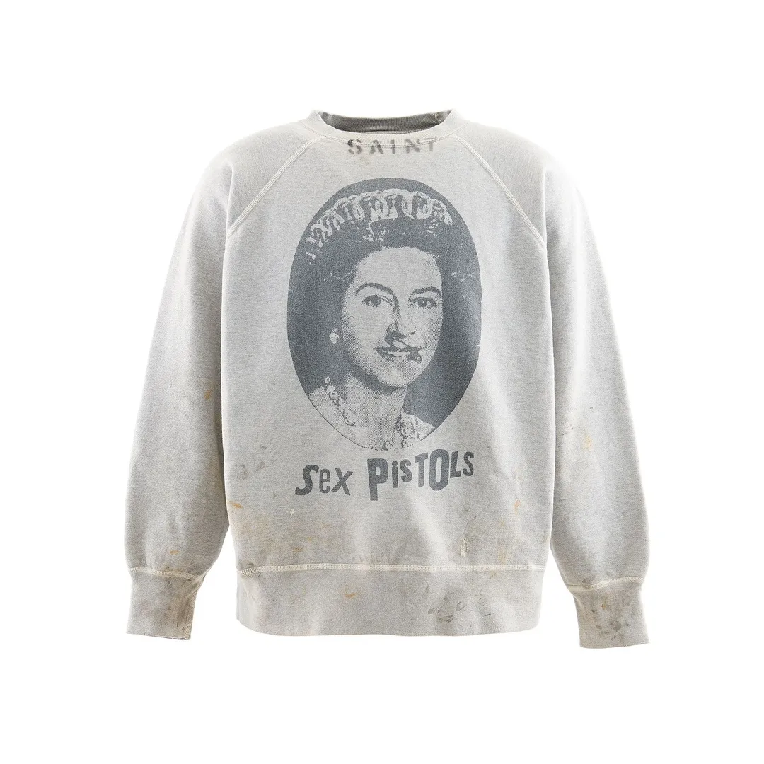 SAINT Mxxxxxx x SEX PISTOLS QUEEN SP_CREW SWT/GRAY band co-branded retro sweatshirt Queen's distressed sweatshirt with holes Distressed gray S-XL Retro distressed distressed hole wash treatment Hand-made graffiti treatment Factory four-needle six-thread boneless sewing Correct co-branded collar label/correct fruit label/wash water label/little angel label
